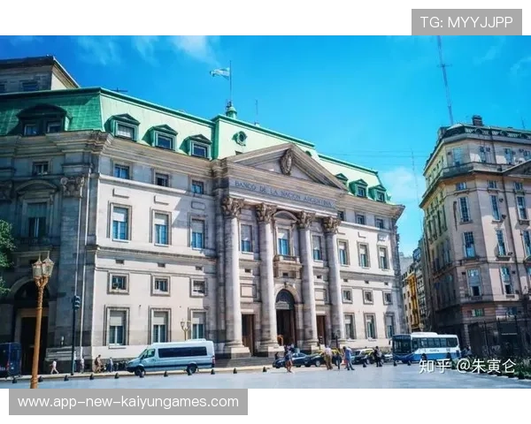 巴黎准备引入南美硬核中卫：构建坚不可摧的防线