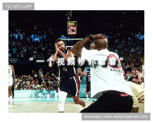 库里被拍到在私人训练室为老朋友示范投篮细节